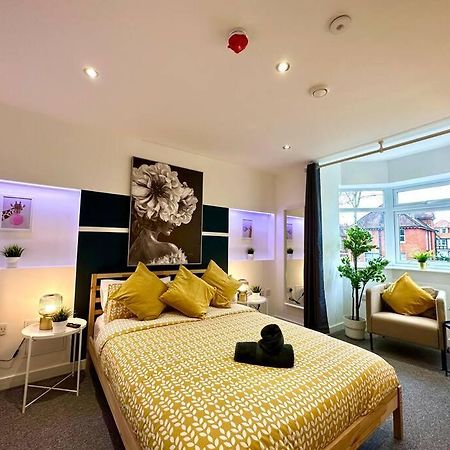 Massive New 8 Bedroom House Sleeps Up To 21 - Accepts Groups - Great Location - Free Parking - Fast Wifi - Smart Tvs - Sleeps Up To 21 People - Close To Bournemouth & Poole Town Centre & Sandbanks Экстерьер фото