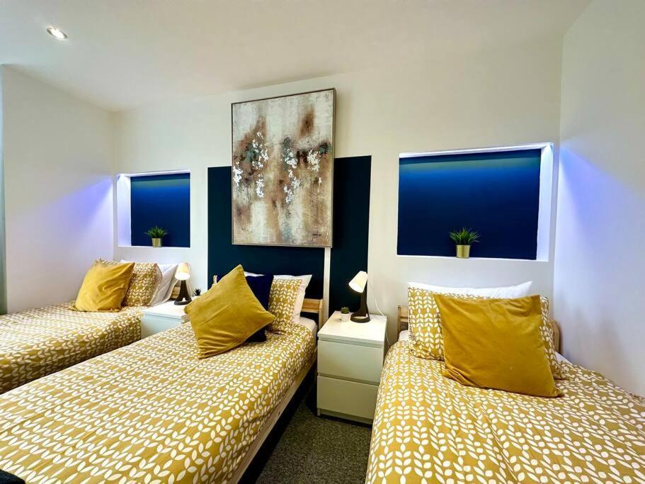 Massive New 8 Bedroom House Sleeps Up To 21 - Accepts Groups - Great Location - Free Parking - Fast Wifi - Smart Tvs - Sleeps Up To 21 People - Close To Bournemouth & Poole Town Centre & Sandbanks Экстерьер фото
